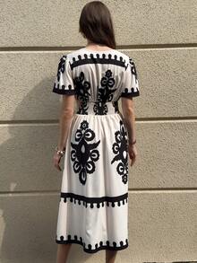 SHEIN Clasi 女士碎花V领短袖褶皱腰部休闲连衣裙 - 彩色 - 查看 2