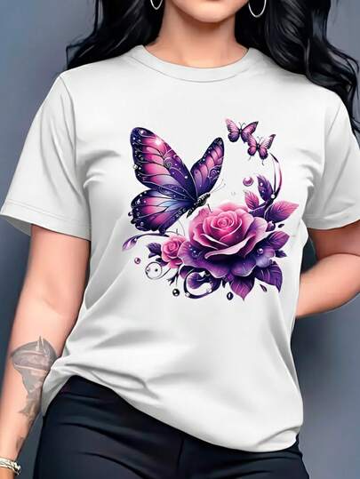 Playera con diseño de mariposa con rosa, en tonos morados con rosa, diseño estampado, moderno, colores alegres, cuello redondo, manga corta, ideal uso diario, playera holgada, a la moda, ideal para tí.