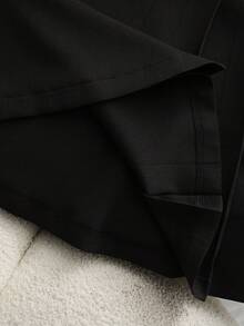 GlowEve 女士条纹圆领上衣和迷你裙休闲两件套 - 黑與白 - 查看 7