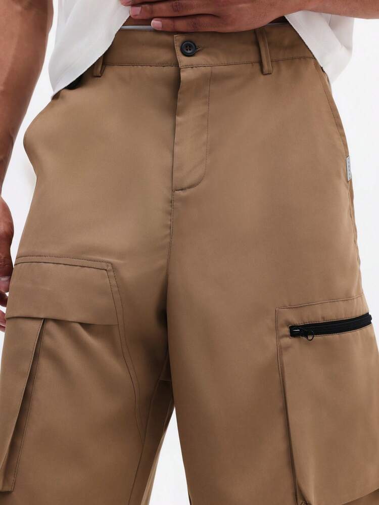 Cargo Shorts With Multiple Pockets And Zipper