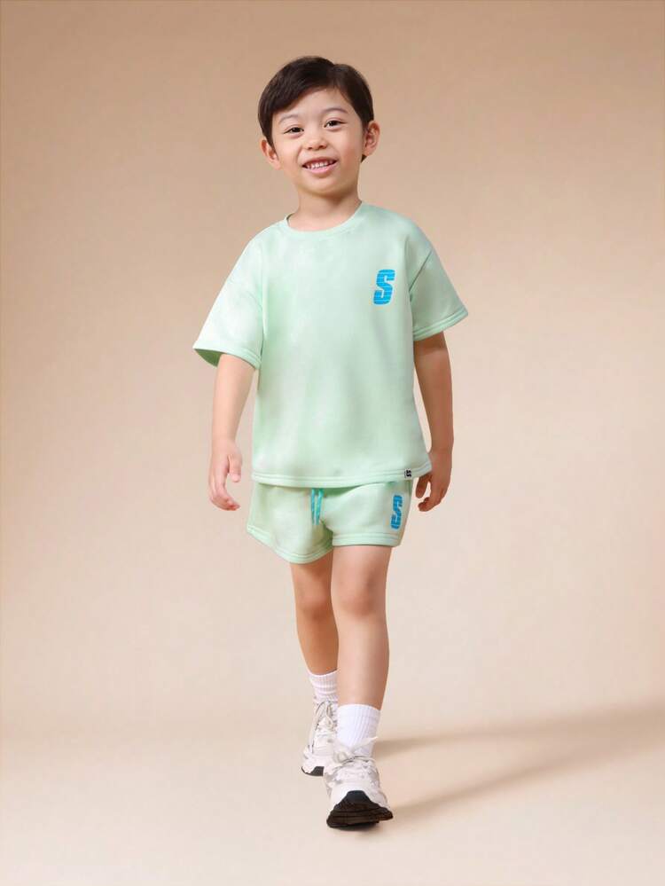 Ensemble t-shirt et short avec motifs de lettres