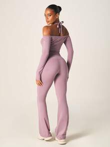 MISSGUIDED Conjunto a juego de top corto de manga larga con hombros descubiertos y pantalones acampanados con cuello de halter y detalle de lazo - Morado - Ver 2