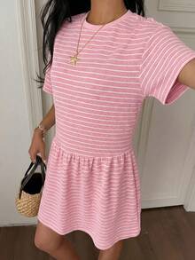 SHEIN EZwear 女款夏季休閒條紋針織寬鬆娃娃裙 學院風粉色短袖洋裝 女裝套裝 - 粉色 - 查看 4