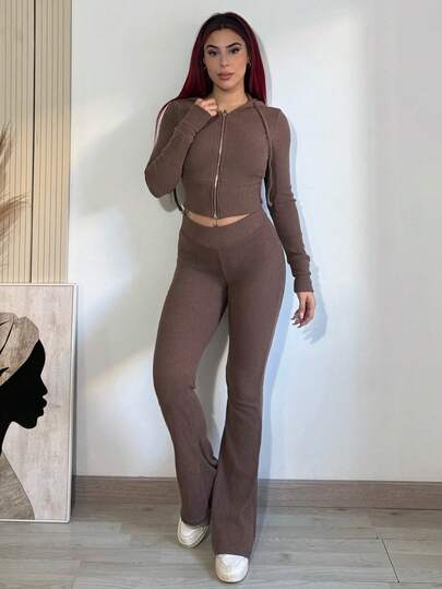 Bearsaez 杏色羊毛针织纹理前拉链短款连帽运动衫和复古喇叭长裤，极简休闲运动百搭衣橱必备女装春秋套装