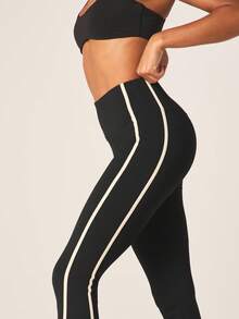 MISSGUIDED سروال رياضي أسود عالي الخصر مع تفاصيل شريط أبيض جانبي للنساء للتمرين والتدريب والجري واليوغا واللياقة البدنية والتمارين الرياضية - أبيض وأسود - مشاهدة 5
