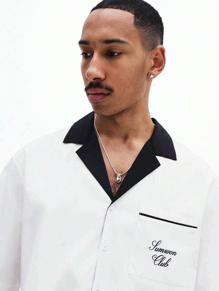 SUMWON Áo sơ mi nam tay ngắn cài cúc, cổ áo và túi ngực màu đen tương phản, thêu logo chi tiết, thích hợp mặc mùa hè. - Đen và trắng - Xem 1