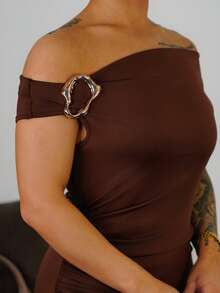 SAYEHFBABY 女士优雅褶饰露肩金属装饰修身派对连衣裙 - 棕色 - 查看 3