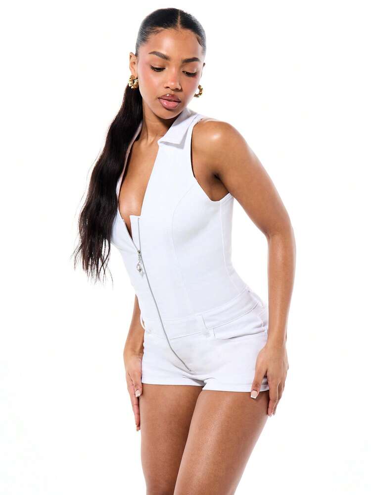 BABYPHAT 민소매 칼라 화이트 스트레치 데님 롬퍼, 지퍼 전면 잠금 및 포켓 디테일