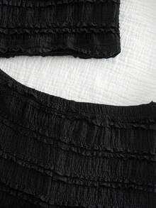 SHEIN Conjunto de 2 piezas para niña preadolescente de vacaciones primavera/verano: Top corto asimétrico de hombro de punto texturizado y shorts - Negro - Ver 3