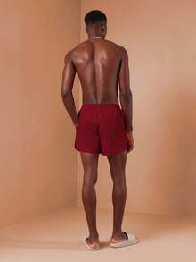 SUMWON Shorts de playa burdeos para hombres con cordón, ajuste regular, bajo curvo, traje de baño para vacaciones de verano - Rojo - Ver 6