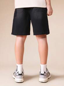 SUMWON Pantalones cortos de mezclilla de carpintero negros lavados para niños con múltiples bolsillos utilitarios y detalle de presilla para martillo para uso casual de verano - Azul - Ver 2