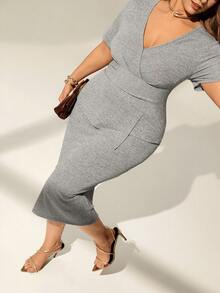 大码女式V领休闲通勤短袖连衣裙/交叉裹身V领修身褶皱显瘦大码高弹力连衣裙/短袖修身紧身连衣裙/大码二合一优雅通勤办公装/性感高端宴会礼服/春夏女式连衣裙/女士休闲优雅度假连衣裙/女士灰色连衣裙/大码女式连衣裙/带口袋的大码连衣裙/长款紧身连衣裙/休闲中长连衣裙/大码中长连衣裙/曲线中长连衣裙/曲线中长连衣裙/女士工作连衣裙/女士修身连衣裙/商务休闲女装/大码女式度假套装 - 灰色 - 查看 1