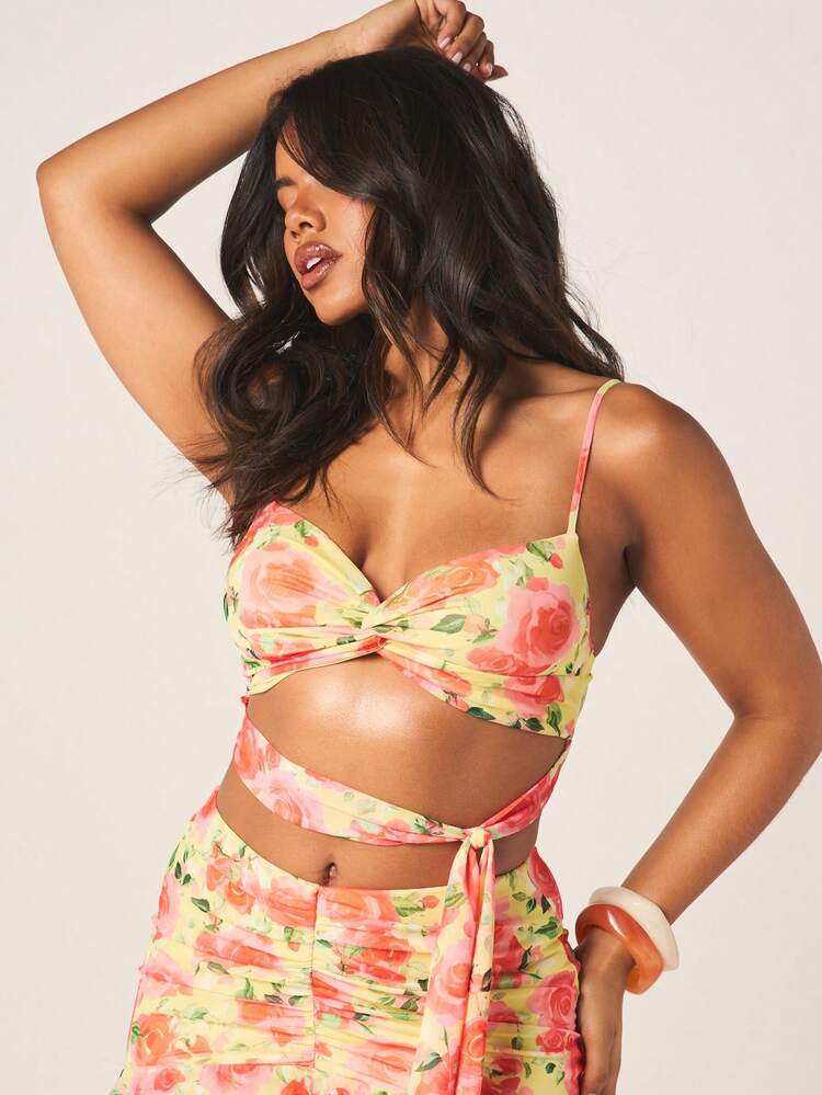 MISSGUIDED Women's Floral Print Bandeau Crop Top With Twist Front Detail And Adjustable Straps For Summer Beach Vacation
