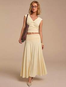 COSMINA 女士浅黄色褶皱V领无袖上衣和半裙两件套，休闲优雅，适合度假和工作场合。 - 淡黃色 - 查看 3