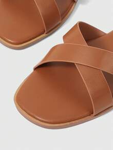 Sleekvia Zapatos de mujer de verano con tiras cruzadas, punta redonda y suela plana, versátiles en negro y marrón - Marrón - Ver 8