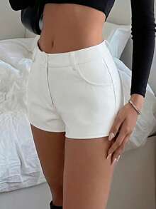 SHEIN EZwear Quần short cạp thấp bằng da giả màu trơn, kiểu dáng thường ngày, thích hợp cho mùa hè. - trắng - Xem 5