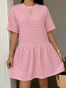 SHEIN EZwear 女款夏季休閒條紋針織寬鬆娃娃裙 學院風粉色短袖洋裝 女裝套裝 - 粉色 - 查看 6