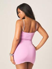 MISSGUIDED Đầm ngắn màu hồng lấp lánh dành cho nữ, kiểu dáng xếp ly, thắt nút, khoét eo, đính đá lấp lánh, chất liệu co giãn, thích hợp cho tiệc tùng, cocktail và các buổi tối. - Bụi hồng - Xem 2