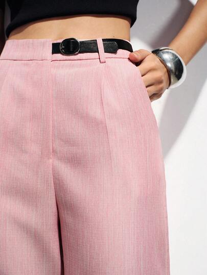 Aveloria Modichic 粉色直筒裤，细条纹，腰带装饰，高腰设计，垂坠面料，休闲风格，都市简约，宽松版型，轻盈透气，修身显瘦，简洁利落，适合春夏穿着，适合办公、日常休闲穿着、周末外出，兼顾舒适与时尚。竹纤维西装裤，腰带装饰，直筒裤型
