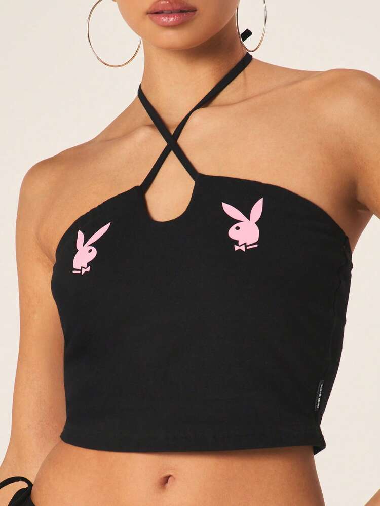 Missguided x Playboy ピンクバニーロゴプリントキーホール付きタイフロントストラップレス サマーフェスティバルトップ バンドゥホルタークロップトップ