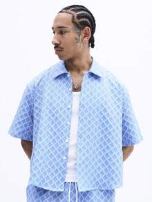 SUMWON Conjunto de dos piezas de camisa de manga corta con patrón geométrico azul claro y pantalones cortos con cordón para hombre, conjunto a juego de estilo casual de verano - Azul - Ver 3