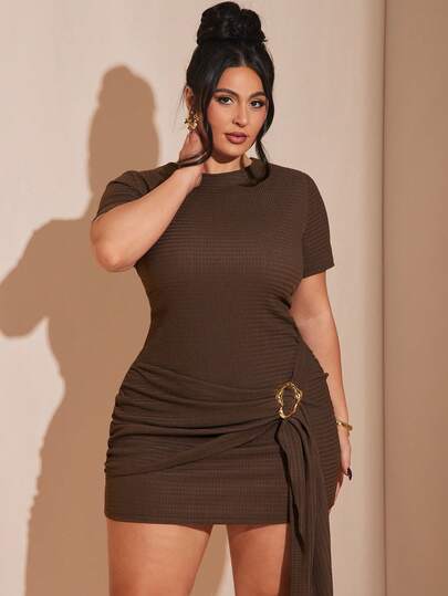 SHEIN BAE Vestido de manga corta con botones dorados decorativos para mujer de talla grande, vestido de verano para playa y vacaciones