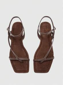 CUCCOO BIZCHIC Sandalias planas de tacón cuadrado francés de alta gama para mujer, nuevas para el verano 2026, con correa y hebilla, de punta abierta - Marrón - Ver 2