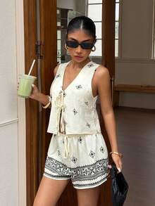 Muchica 2pcs Bohemian Style Casual Geometric Print Tie-Up Camisole And Shorts Set; Women's Solid Color Tie-Up Cropped Sleeveless Top And Shorts Casual Two-Piece Set; Summer Women's Two-Piece Set.Summer Women's Wear, Vacation Women's Wear, Casual Set, Two-Piece Set, Retro And Luxurious Style Women's Airport Outfit. - Multicolor - View 3