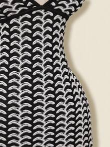 SHEIN ICON Đầm đi biển mini cổ yếm hở lưng cổ chữ V sâu, chất liệu dệt jacquard nhiều màu sắc, viền gân tương phản, dành cho nữ. - Đen và trắng - Xem 9