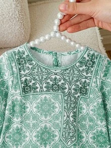 SHEIN 1 Pieza Vestido suelto de color morado claro con cuello de pétalo, lazo de diamante en el frente y estampado floral retro para niña bebé. Cómodo, casual y versátil, adecuado para fiestas de cumpleaños, fiestas de noche, actuaciones, bodas, bautizos, ceremonias de apertura, interior, exterior, diario, deportes, juegos, fiestas, fotos, vacaciones, festivales, apropiado para primavera, otoño e invierno - Multicolor - Ver 9