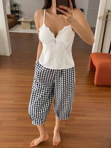 DAZY Bộ đồ ngủ mùa hè dành cho nữ, gồm áo hai dây phối ren và quần pajama kẻ caro. - trắng - Xem 8