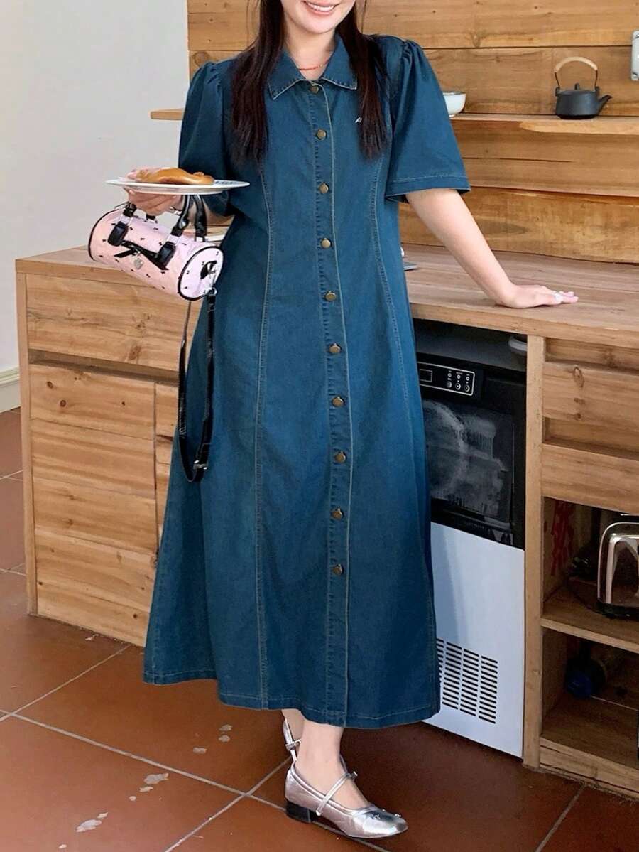 Dazy Plus 蝴蝶字母刺绣图案休闲复古水洗牛仔连衣裙，收腰翻领短袖长款牛仔连衣裙，春夏款 - 中等水洗藍 - 查看 1