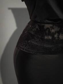 SHEIN ICON 大码女式蕾丝拼接斜肩上衣 - 黑色 - 查看 7
