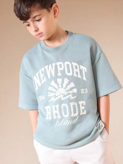 SUMWON Conjunto de verano de dos piezas para niños preadolescentes con camiseta gráfica vintage oversize de Newport, Island, y pantalones cortos casuales con cuello redondo y manga corta en la parte superior y ajuste relajado en la Bottom