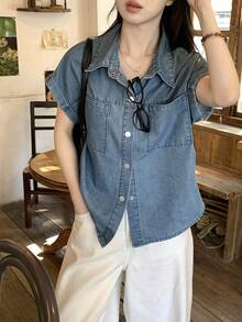 DAZY Áo sơ mi nữ tay ngắn denim wash, kiểu dáng thường ngày, thích hợp đi làm. - Màu xanh lam - Xem 2