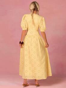 Athîral 女士休闲度假V领刺绣长裙，春夏款 - 鵝黃色 - 查看 2