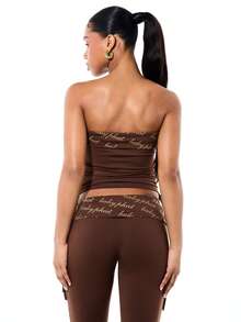BABYPHAT Top bandeau marrón para mujer con estampado de texto dorado y fruncido lateral, top tubo sin tirantes de jersey para salidas casuales de verano - Marrón - Ver 2