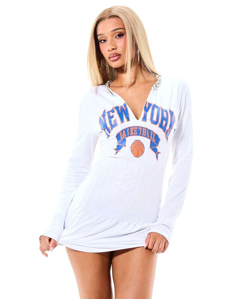 SUMWON WOMEN Vestido Curto de Manga Longa Branco de Basquete de Nova York com Acabamento de Strass e Decote em V, Perfeito para Passeios Casuais de Final de Semana e Estilo de Rua Urbano