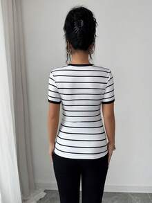 Elenzga 女士经典黑白条纹印花领口精致镂空袖撞色滚边修身针织上衣 - 黑與白 - 查看 2