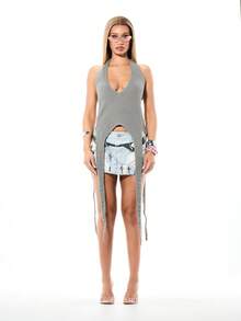 SUMWON WOMEN 女士灰色罗纹针织深V露背吊带背心，长流苏系带细节，夏季休闲无袖修身款 - 灰色 - 查看 4