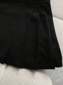 GlowEve 女士条纹圆领上衣和迷你裙休闲两件套 - 黑與白 - 查看 6