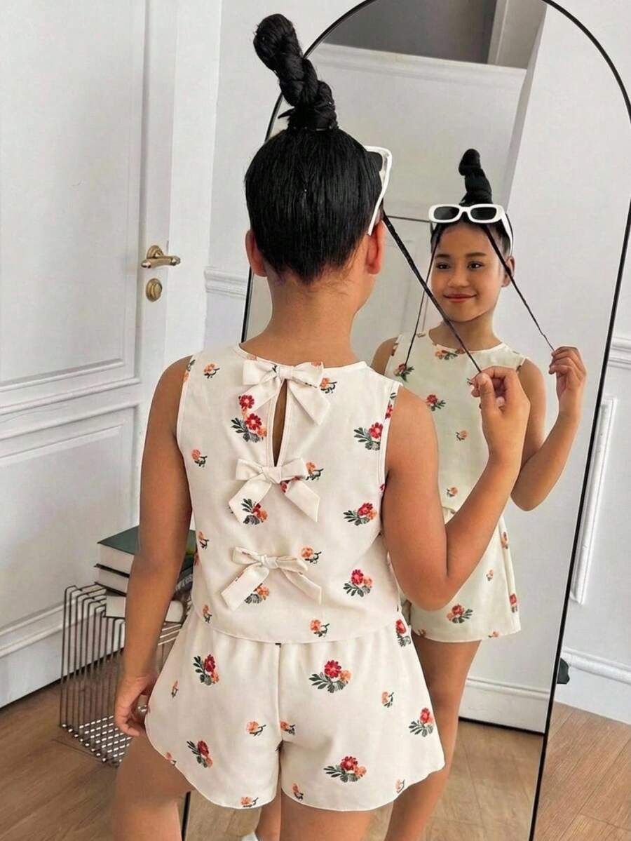 SHEIN Bộ đồ thường ngày cho bé gái tuổi teen, gồm áo hai dây hở lưng và quần short cùng họa tiết hoa nhí thắt nơ, kiểu dáng ôm sát. - Màu be - Xem 1