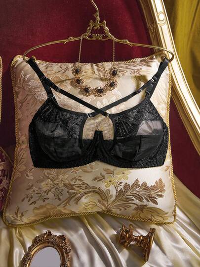 一件黑色复古蕾丝拼接钢圈加大码文胸