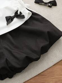 Cozy Pixies Conjunto de 2 piezas de top de manga corta con cuello redondo y decoración de lazo, y shorts de cintura elástica en bloques de color para niña bebé, conjunto casual para vacaciones - Blanco y Negro - Ver 7