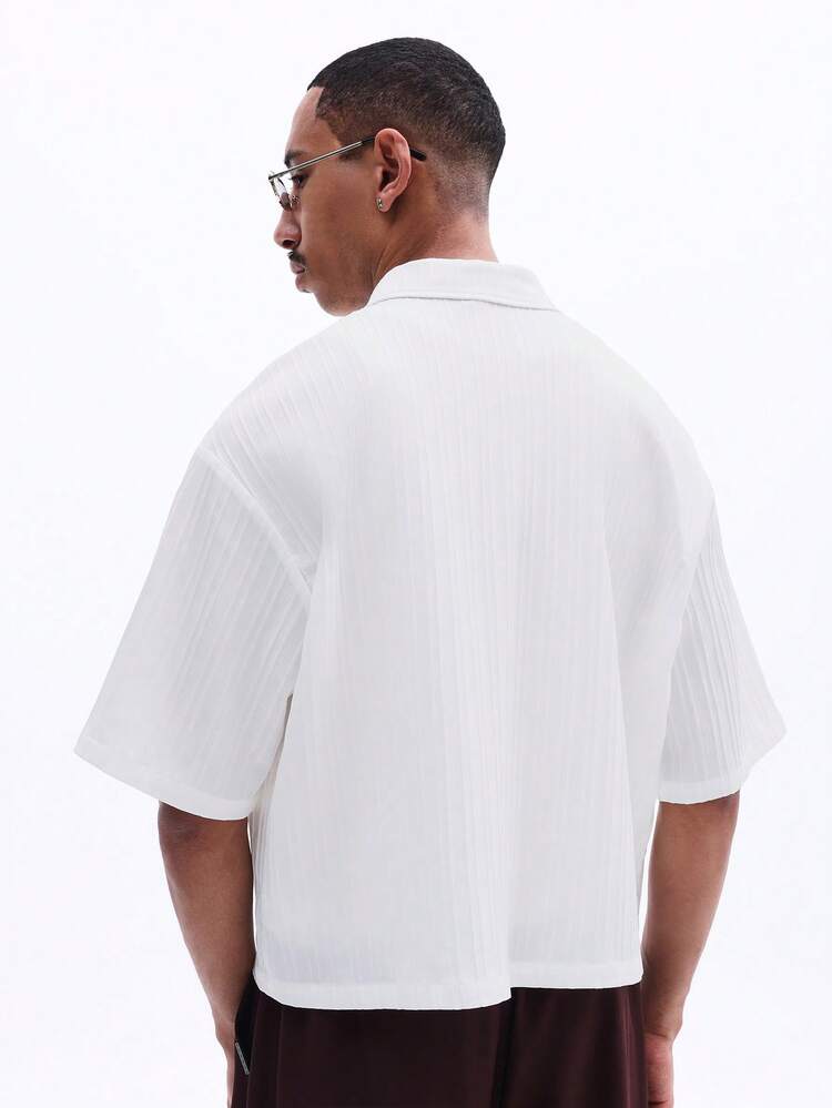 Chemise blanche à boutons avec poches poitrine