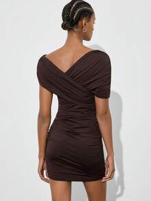Maija 女士时尚纯色褶皱V领迷你连衣裙 - 咖啡棕 - 查看 3