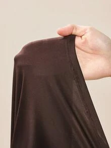 Zivah Vestido elegante de hombros descubiertos con pliegues en marrón, de estilo casual y de negocios para la primavera/verano 2026 - Marrón - Ver 8