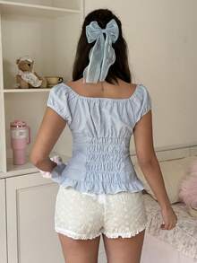 CovetEZ 2026原创复古设计蓝色条纹衬衫，荷叶边下摆修身夏季女式上衣 - 藍白色 - 查看 2