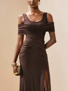 Zivah Vestido elegante de hombros descubiertos con pliegues en marrón, de estilo casual y de negocios para la primavera/verano 2026 - Marrón - Ver 2