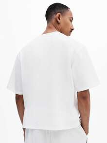 SUMWON 男士撞色短袖圆领T恤，侧边拼接撞色设计，饰有品牌标志，常规版型，休闲夏季T恤 - 黑與白 - 查看 2